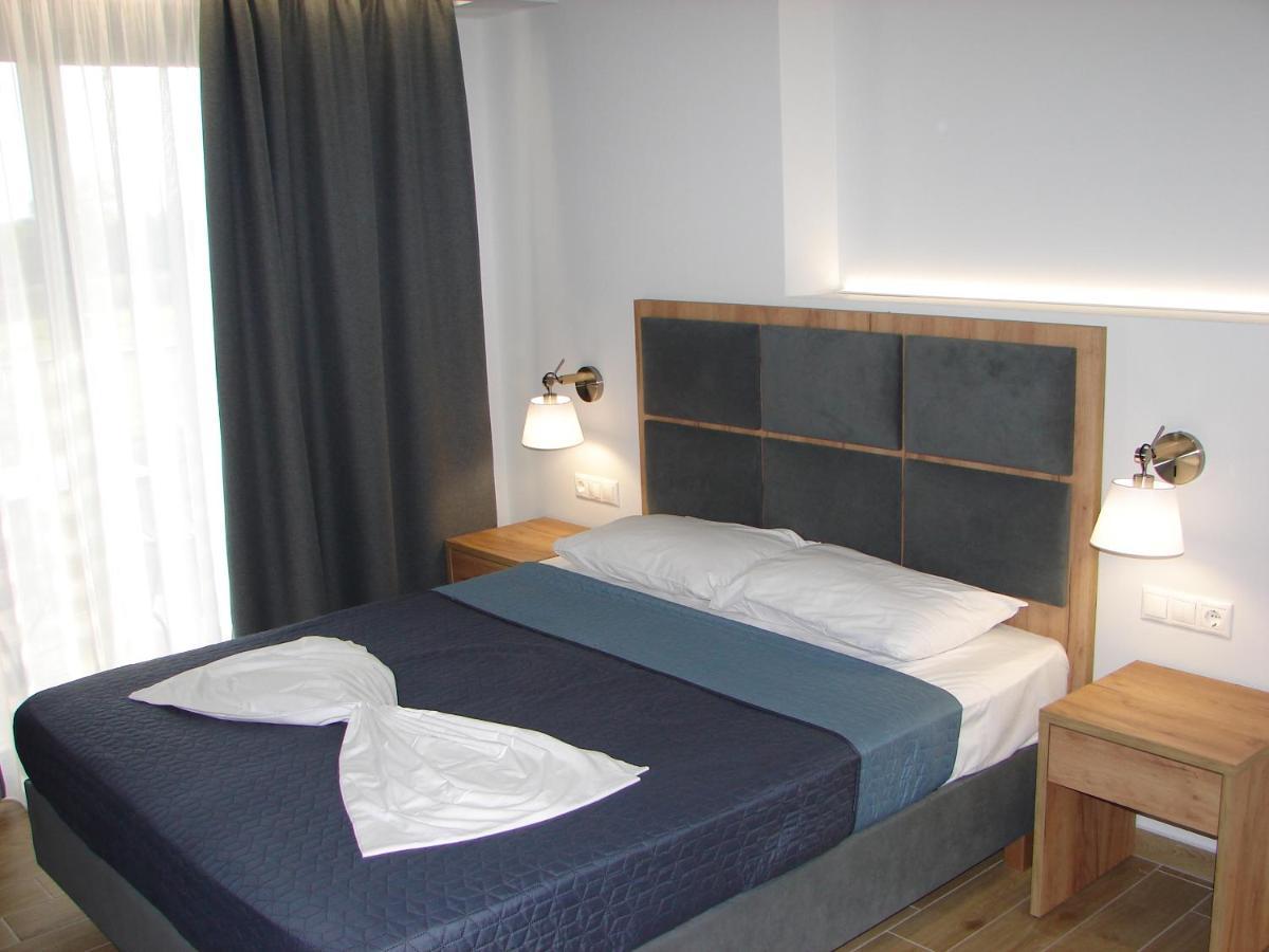 Four Reasons Aparthotel Paralía Kültér fotó